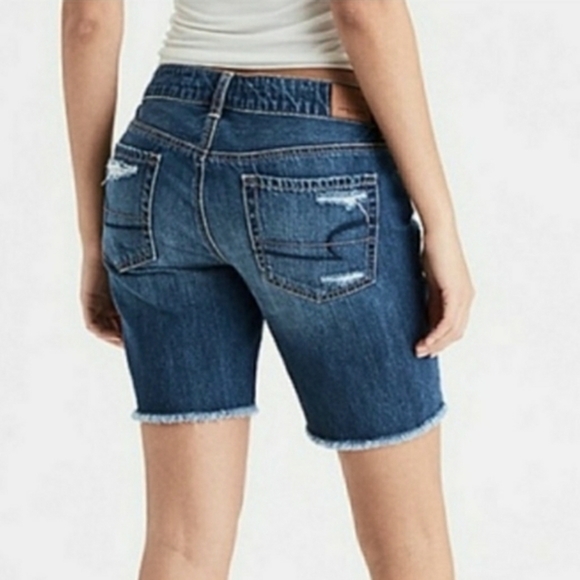 AMERICAN EAGLE Outfitters Jeans Women's Tomgirl Bermuda RIPPED‎ Shorts Size 4 - Picture 2 of 4